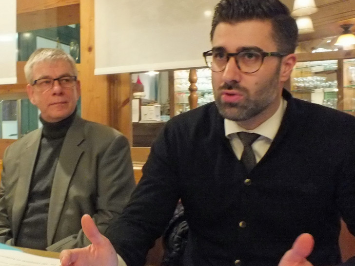 Die Referenten Wolfgang Schmidt und Sebastian Gutt sorgten für einen unterhaltsamen Abend. Foto: Achim Klaffehn