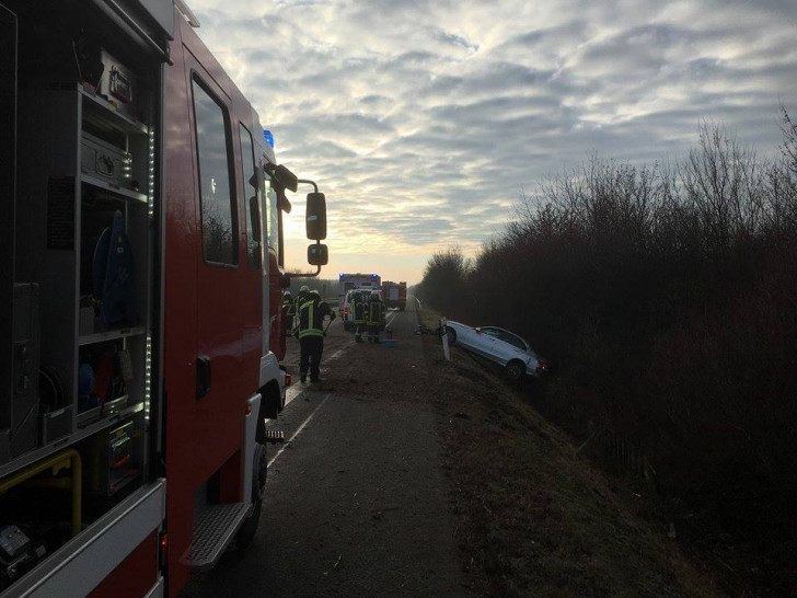 Die Feuerwehr musste zu einem Unfall auf die A395 ausrücken. Fotos: Feuerwehr Wolfenbüttel.