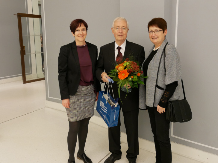 60 Jahre Theaterabonnent - Heinz Bremer (Mitte). Foto: Lessingtheater