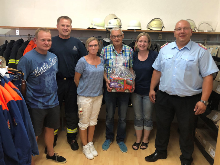 Jens Schmidt, Ralf Sprang, Jenny Krull, Martin Schmidt, Sandra Kukafka, Ralf-Holger Niemann (v. li.).  Foto: Gemeinde Lehre