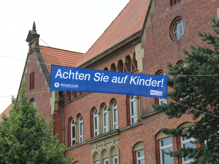 Auch am Neuen Weg wurde ein Banner aufgespannt. Foto: Max Förster