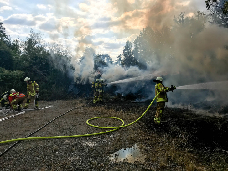 Am Sonntag kam es zu einem Großfeuer im Gut Radau. Fotos: Feuerwehr Stadt Bad Harzburg