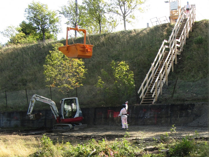 Teilsanierung der mit Schwermetallen hochbelasteten "Sandbank" mitten im Okerflussbett in Goslar-Oker 2014, Foto BUND Westharz.