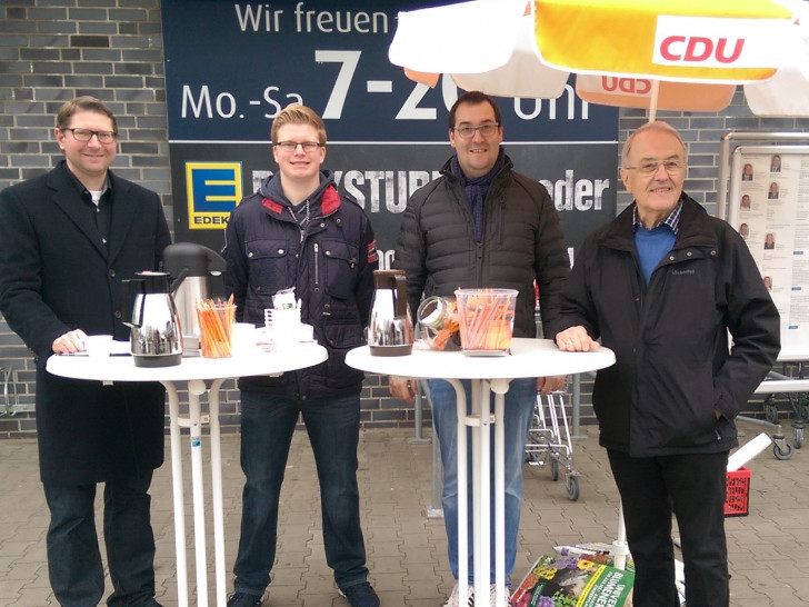 Von links: Marco Kelb (Bürgermeister), Justin Gronau (Vorstand), Andreas Kleindienst (Vorsitzender), Johann Seifert (stellv. Vorsitzender). Foto: Privat