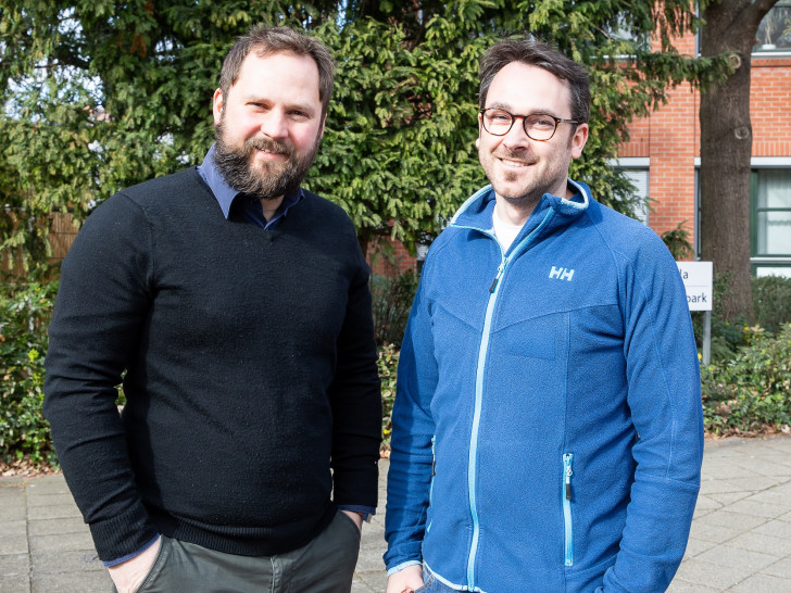 Henrik Borgwardt (li.) und Arne Stahl haben die COPRO Technology GmbH im Jahr 2016 gegründet. Foto: Braunschweig Zukunft GmbH/Philipp Ziebart