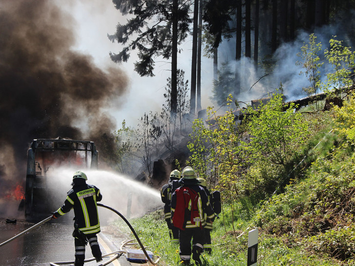 Dunkle Rauchschwaden stiegen empor. Foto: Feuerwehr Goslar