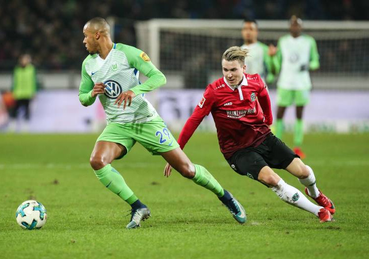 Felix Klaus (re.) im Spiel gegen Wolfsburg am vergangenen Sonntag. Foto: imago/Christian Schroedter