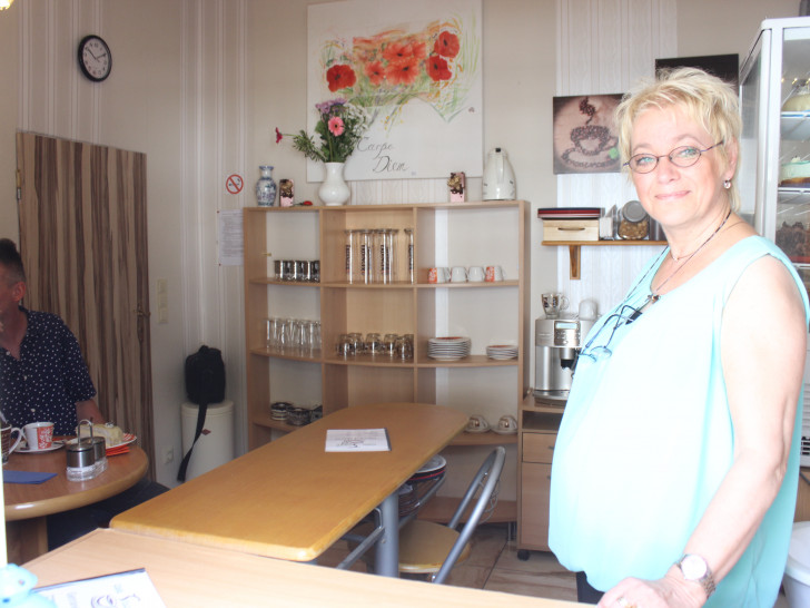 In Mönchevahlberg hat Bärbel Brackmann das wahrscheinlich kleinste Cafe Europas eröffnet. Fotos: Anke Donner 