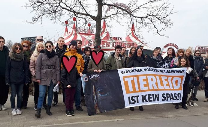 Wie die Ortsgruppe ARIWA Braunschweig mitteilte, fand eine Mahnwache gegen den Zirkus Charles Knie in Braunschweig statt. Foto: ARIWA Braunschweig