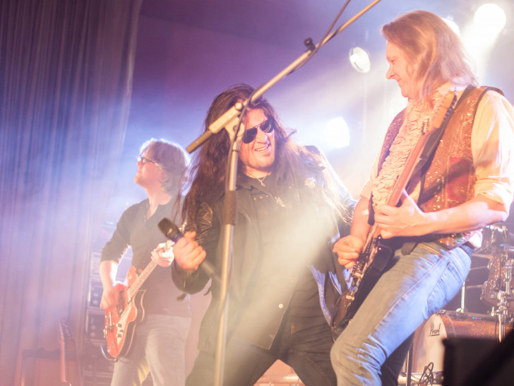 Andreas Schock, Dennis Brosowski und Jost Schlüter von Heavy Traffic rocken den Lindenhof. Foto: Alec Pein