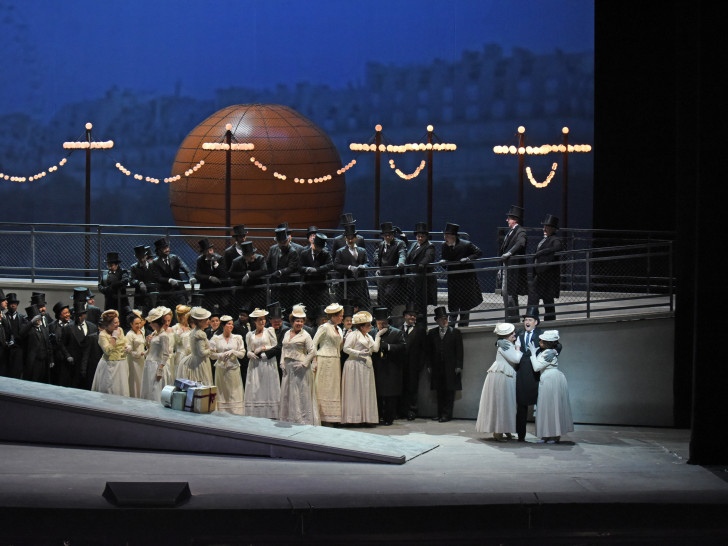 Eine Szene aus Massenets "Manon".
Foto: Karen Almond