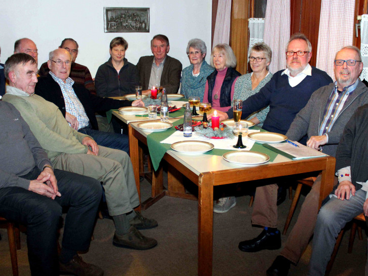 Vorstandsmitglieder und andere Helfer. Foto: Bernd-Uwe Meyer