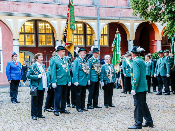 Am vergangenen Freitag wurden die Majestäten der Wolfenbütteler Schützengesellschaft feierlich im Innenhof des Wolfenbütteler Schlosses proklamiert. Fotos. Stadt Wolfenbüttel/ Thorsten Readlein