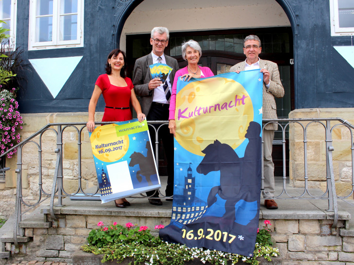 Von links: Dagmar Steffenhagen (Tourismus Stadt Wolfenbüttel), Klaus Stuhlmann (KVB Braunschweig), Gabriele Drewes (Vorsitzende Kulturrat) und Bürgermeister Thomas Pink. Foto: Nick Wenkel