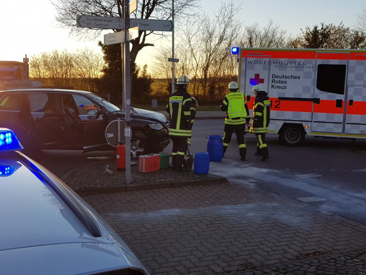 Unter anderem wurde die Feuerwehr zu einem Verkehrsunfall in Groß Stöckheim gerufen. Fotos: Tobias Stein