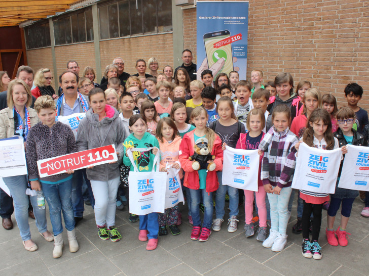 Über eine Spende in Höhe von 2.020 Euro konnten sich am Montagvormittag die Schüler der Grundschule Lautenthal/Wolfshagen. Fotos: Anke Donner 