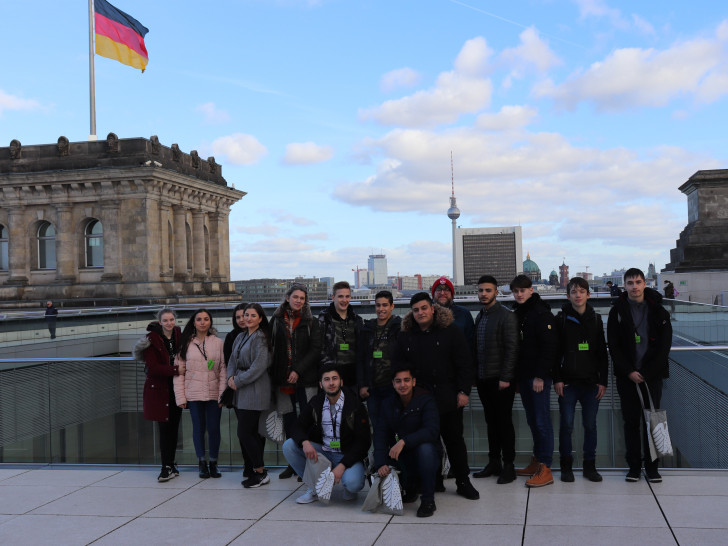 Die 10. Klasse der Bodenstedt-Wilhelmschule Peine zu Besuch im Deutschen Bundestag. Foto: Büro Hubertus Heil