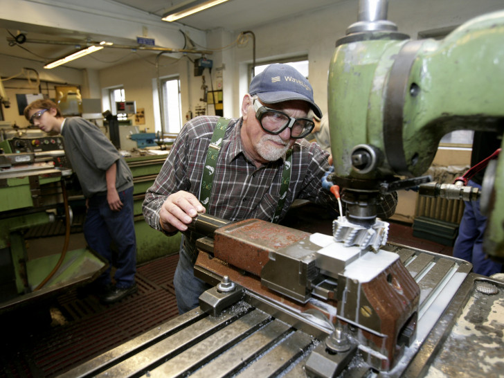 Die Anzahl älterer Arbeitnehmer steigt. Das macht ein stärkeres Engagement in der betrieblichen Gesundheitsförderung notwendig. Foto: pa Picture-Alliance