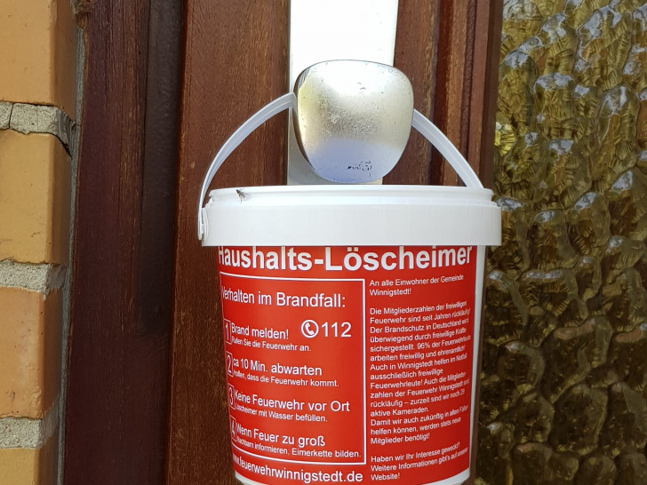 295 Haushalts-Löscheimer wurden verteilt. Foto: Feuerwehr Winnigstedt