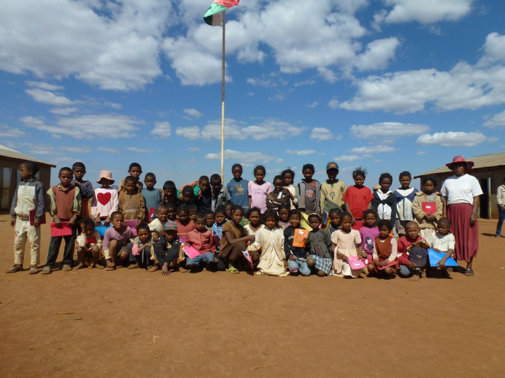 Die Kinder, die von den Spenden an Lovasoa profitieren.