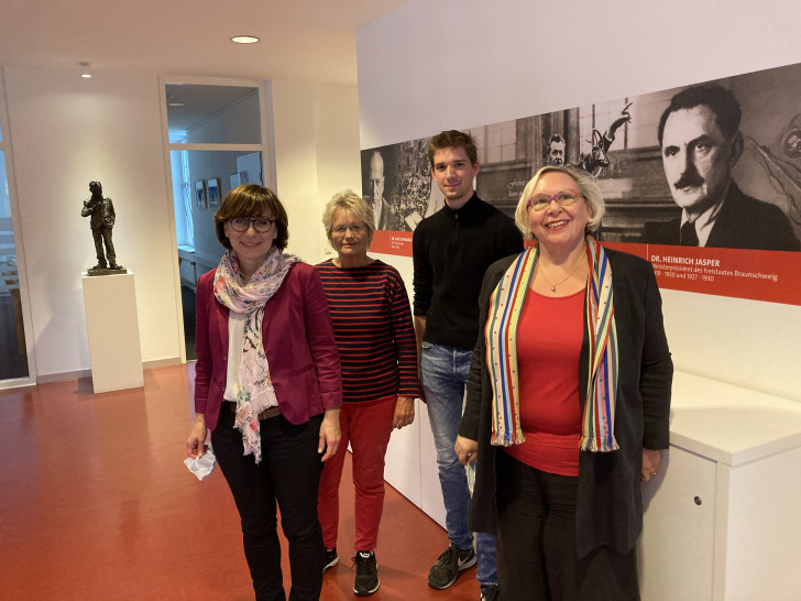 von links nach rechts: Dr. Christine Arbogast, Dezernentin, Annegret Ihbe Ratsfrau, AFB, Nils Welsch AFB-im SPD Unterbezirk, Vorsitzender und Bettina Hofmann, AFB-Stellvertreterin.
