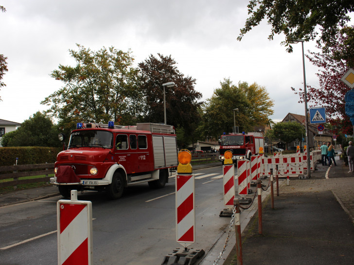 Die Feuerwehr war mit mehreren Fahrzeugen vor Ort.