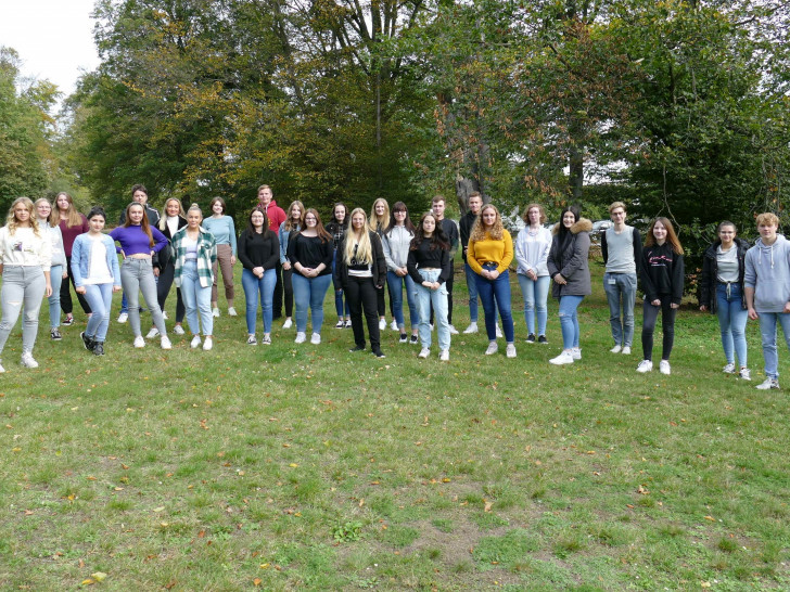  Lernen am Klinikum Wolfsburg den Beruf der Pflegefachfrau und des Pflegefachmanns – Für 27 junge Frauen und Männer begann Anfang Oktober die Ausbildung.