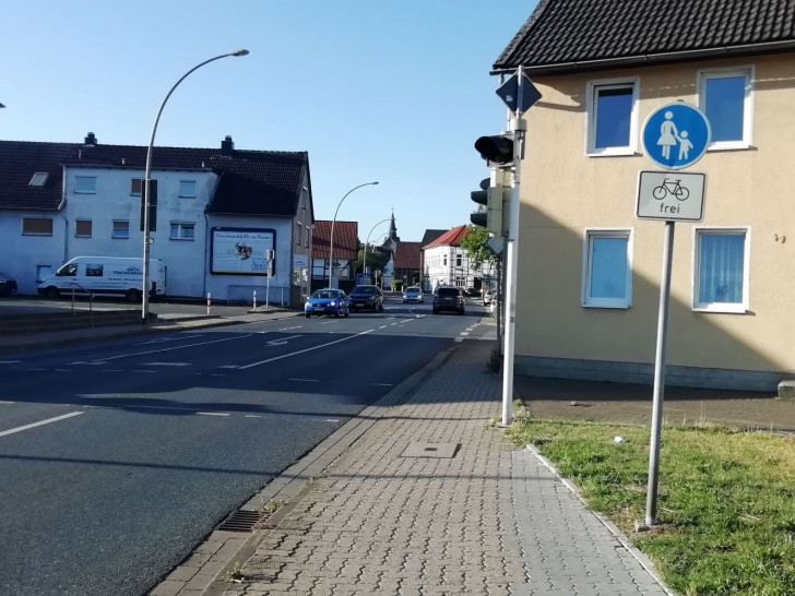 Wie hier in der Frankfurter Straße sollen die Gehwege auch in Zukunft von Radfahrern genutzt werden können.