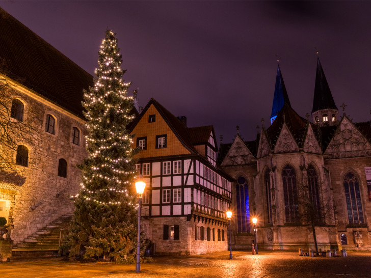Weihnachtliche Innenstadt: Auch in diesem Jahr wird ein Weihnachtsbaum den Altstadtmarkt nach Totensonntag in stimmungsvolles Licht tauchen. 