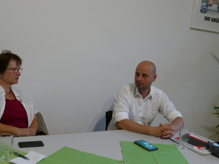 Ratsfrau Sabine Seifarth und der Kreisvorsitzende Mathias Schlawitz stehen per Videochat zur Verfügung. 