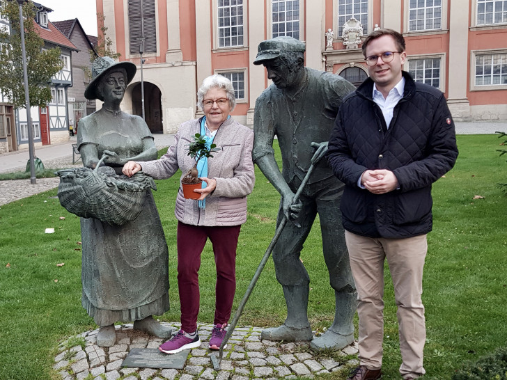 Adrian Haack (rechts) im Gespräch mit Elisabeth Schwieger vom Gärtnermuseum.