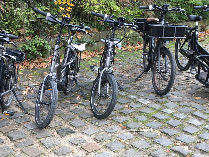 Fünf Elektroräder erhielt die Stadt von der Metropolregion.