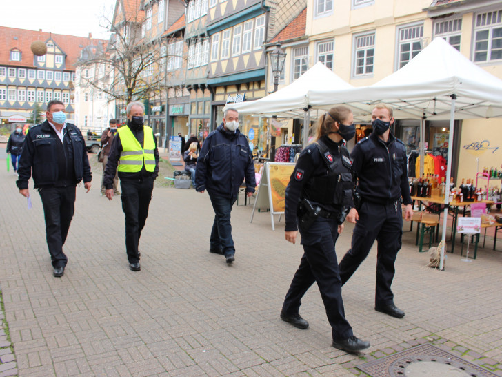 Die Polizei führte am Mittwoch gemeinsam mit dem Ordnungsamt Maskenkontrollen in der Innenstadt durch.