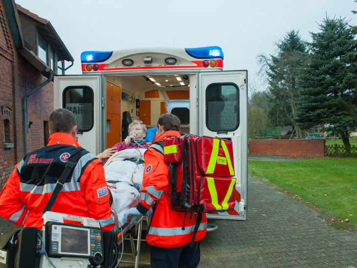 Was tun, wenn Oma oder Opa schnell Hilfe brauchen?
