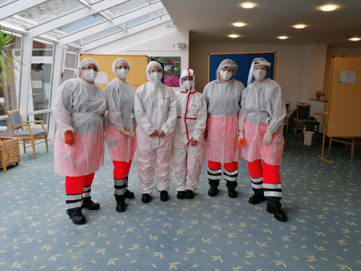 Alle Mitarbeitende der Johanniter-Testteams im Vollschutz.