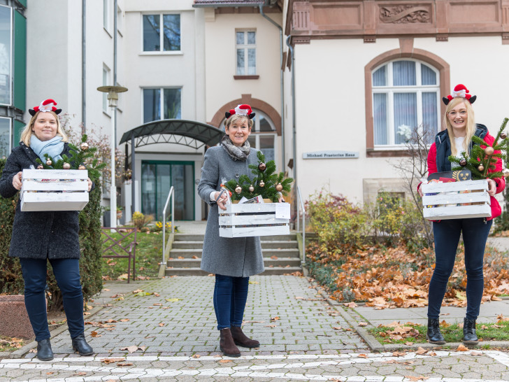 Jennifer Haustein (Mitarbeiterin Marketing), Kerstin Hecker (Leiterin Marketing)
und Joana Ernst (Mitarbeiterin Marketing)
(v. li.).