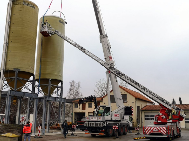 Die beiden neuen Silos auf dem Betriebshof.