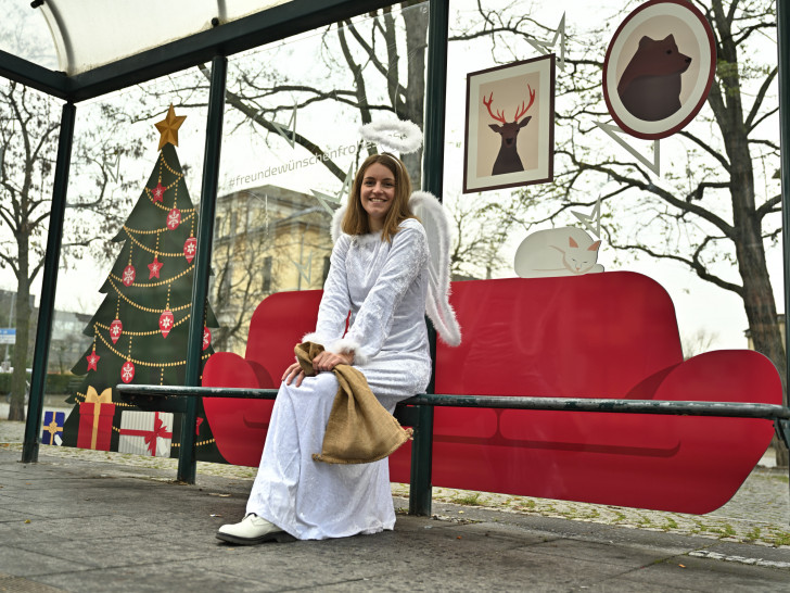 Die Bushaltestelle kann auch als Foto-Kulisse für weihnachtliche Bilder dienen.