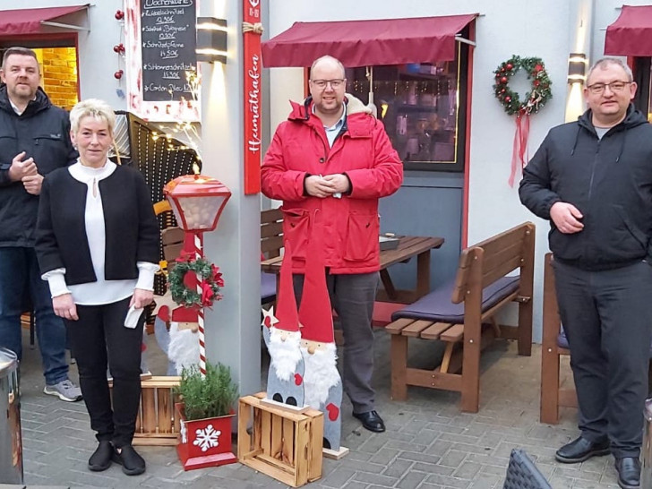 Andreas Busch (Bürgermeister Lehre), Sybille Rademacher (Inhaberin Autohof-Restaurant BS-Ost), Jörn Domeier (Landtagsabgeordneter), Jan Fricke (Landratskandidat) (v. li.).