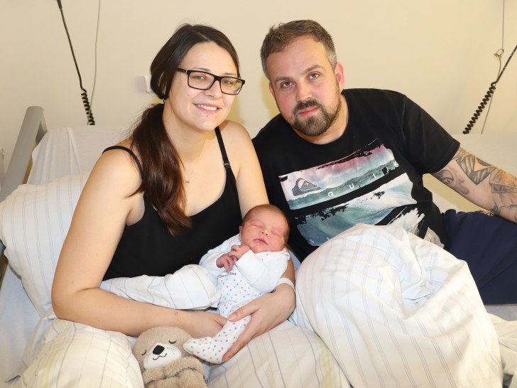 Ab sofort eine Familie: Katharina Grötzebach und Christian Haberecht mit Wunschkind Marlene.
