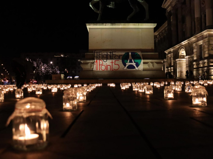 4.000 Kerzen wurden auf dem Schloßplatz angezündet.