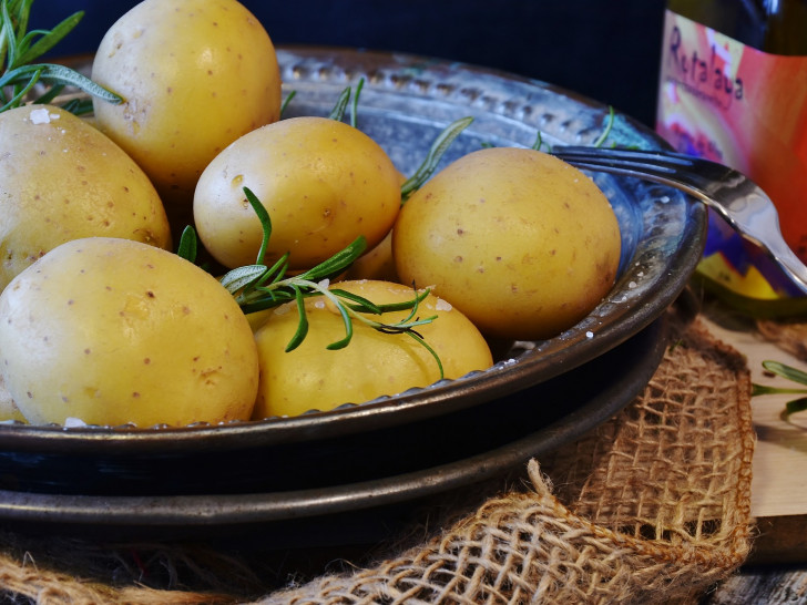 Pellkartoffeln oder Kartoffeln werden weniger gegessen, Kartoffelprodukte legen im Handel zu.