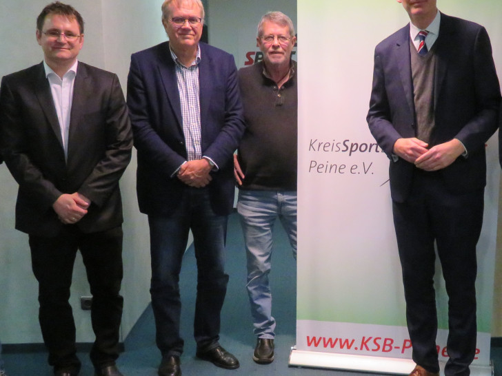 Von links: Maik Höhne, Hans-Heinrich Brandes, Wilhelm Laaf (alle Kreissportbund Peine), Christoph Plett MdL