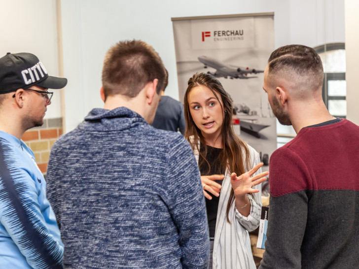 Bei der Veranstaltung konnten sich Interessierte mit zahlreichen Kollegen und Kolleginnen aus den Recruiting-Abteilungen austauschen. 