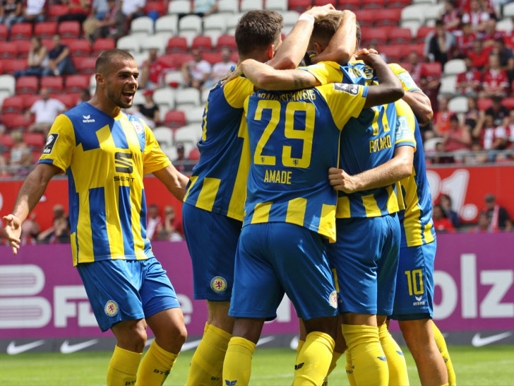 Im Hinspiel stand es lange 0:0, bis die Löwen dreifach bissen. 