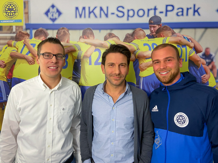 Offizielle Vorstellung (vlnr): Fabian Wohlgemuth (2. Vorsitzender), Habil Turhan (zukünftiger Sportlicher Leiter), Christoph Taute (aktueller Sportlicher Leiter) 