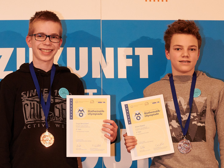 Die drittplazierten Gewinner Torge Neuendorf und Anton Peppel vom GiS.