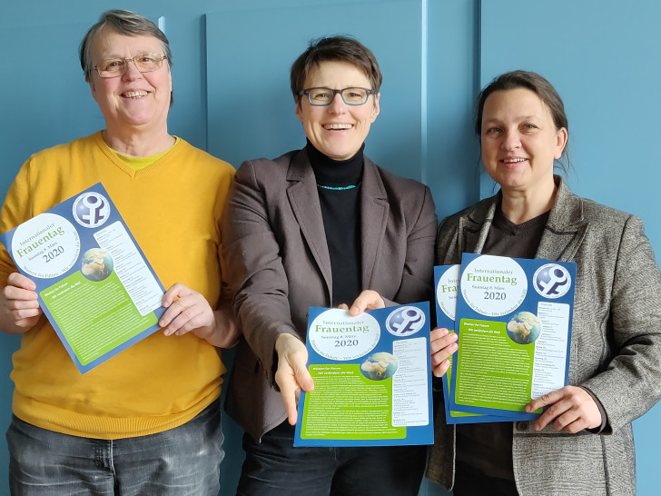 Karin Oesten, frauenBUNT e.V.,  Marion Lenz, Gleichstellungsbeauftragte der Stadt Braunschweig und Ulrike Adam, stellv. Gleichstellungsbeauftragte der Stadt Braunschweig (v. li.).