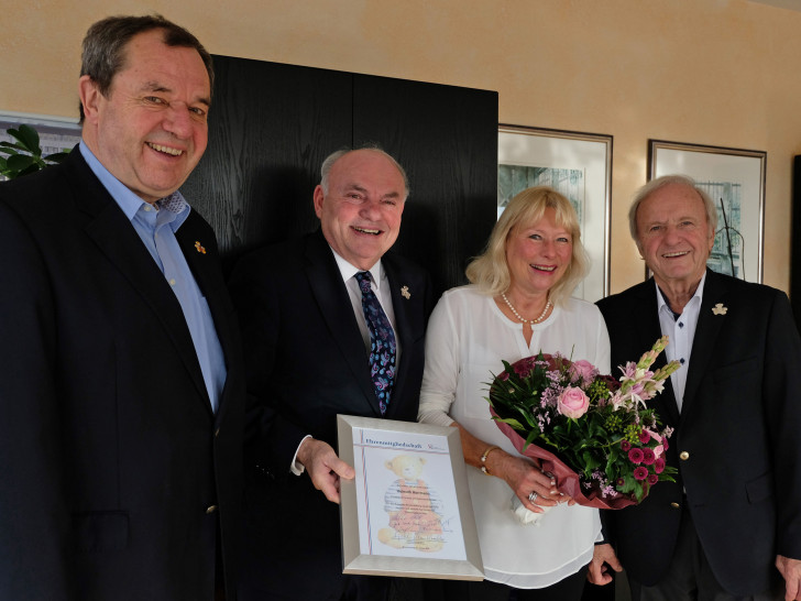Von links: Gerd-Ulrich Hartmann, Kroschke Kinderstiftung, Helmuth und Inge Herrmann sowie Stiftungsgründer Klaus Kroschke.