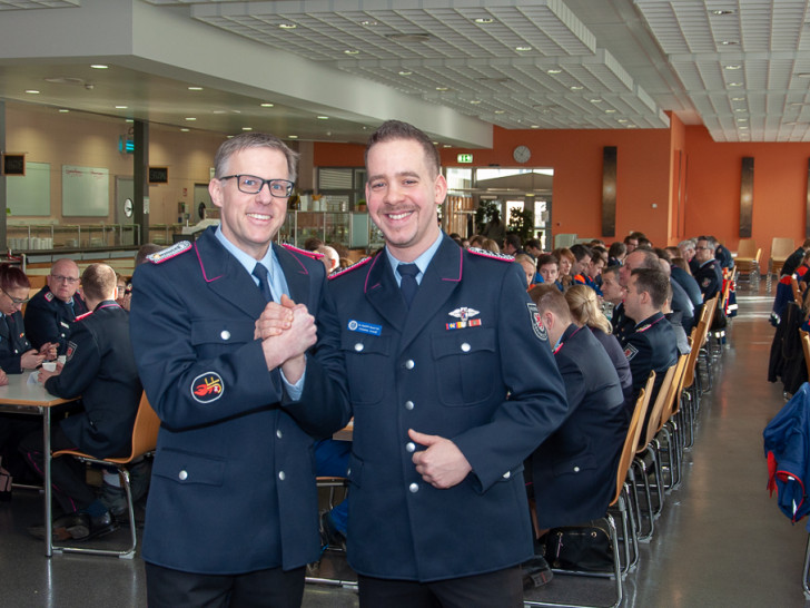  Stadtjugendfeuerwehrwart Christian Wöhen (links) und sein Nachfolger Christian Arnold